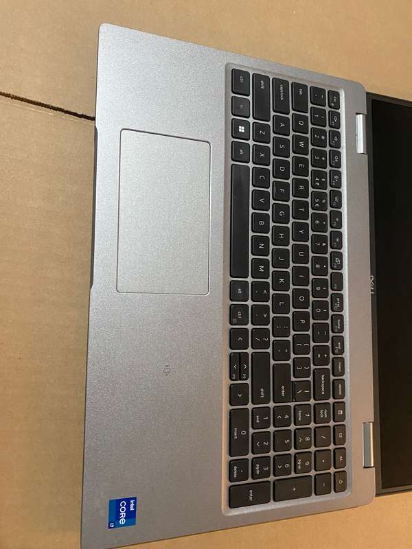 Dell Latitude 5520 15.6` FHD  / Intel i7-1165G7 / 16GB RAM / 512GB SSD/WINDOWS 11 PRO  64-BIT OS
